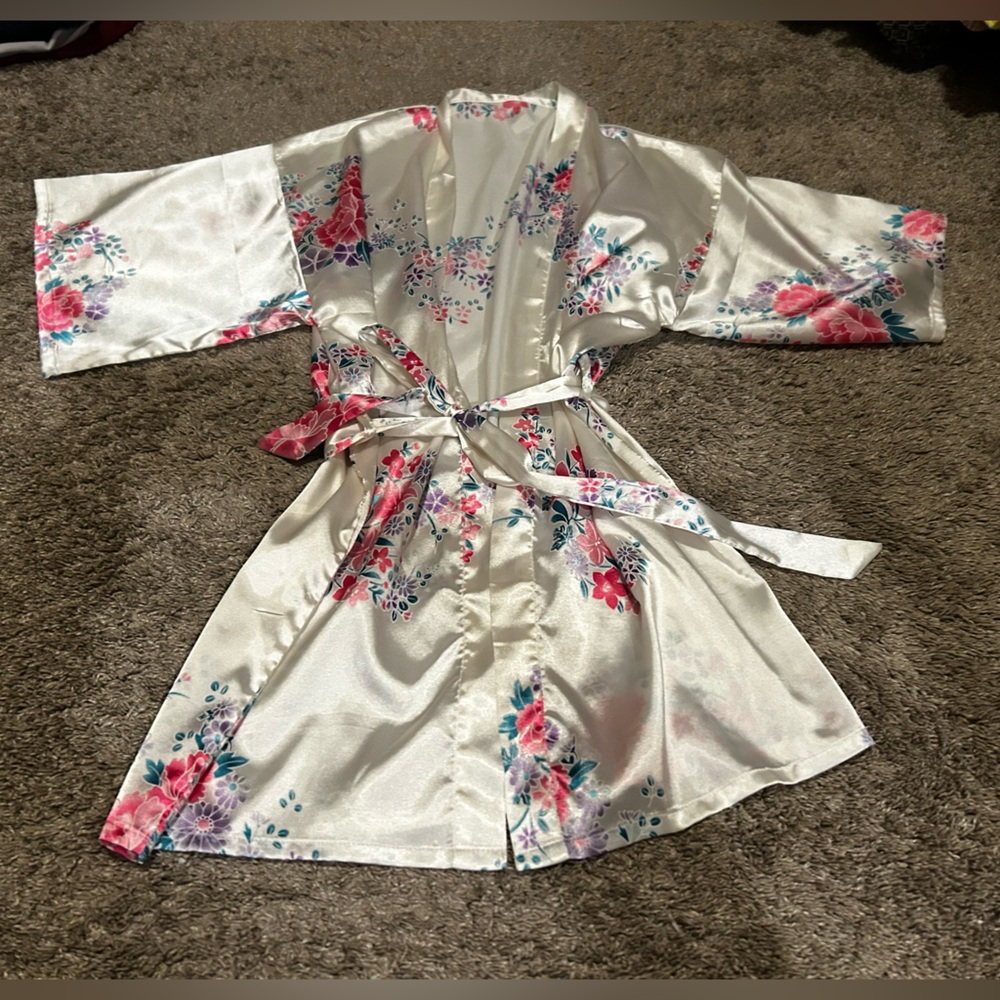 Floral Satin Kimono Robe in Ivory and Pink